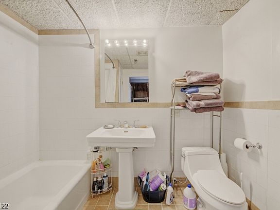 4th image of 300 Communipaw Ave #160
