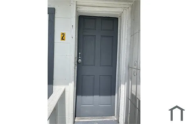Building Photo - 823 Avenue R NE #2