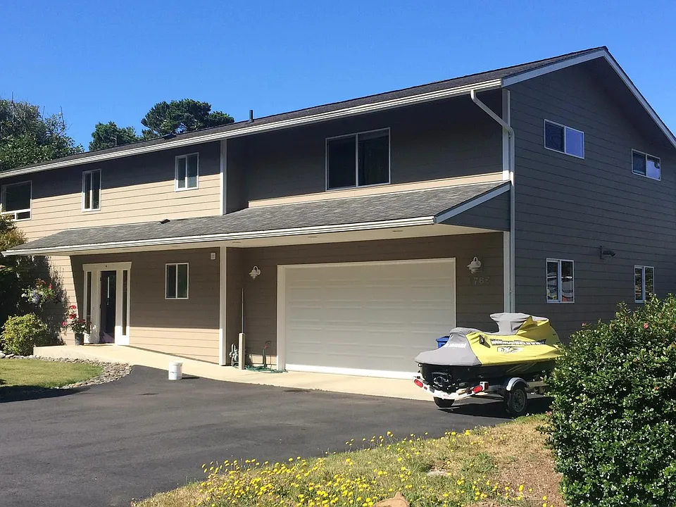 6765 Salal Pl