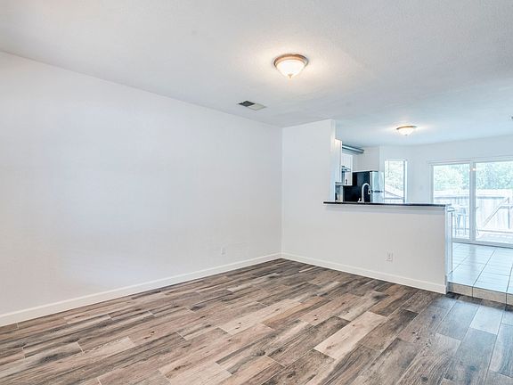 4th image of 1411 Gracy Farms Ln APT 51