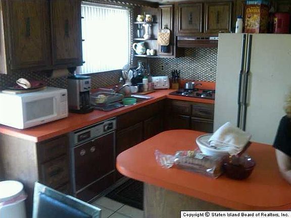2nd image of 28 Kingsbridge Ave