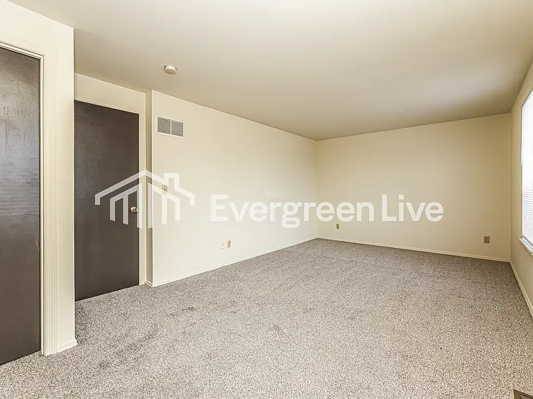 7566 Mount Hood Dr — Photo 14