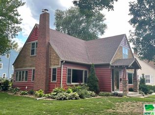 221 E Lewis St, Vermillion, SD 57069