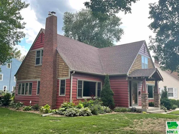 221 E Lewis St, Vermillion, SD 57069
