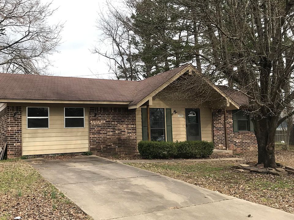 1st image of 806 Trails End St
