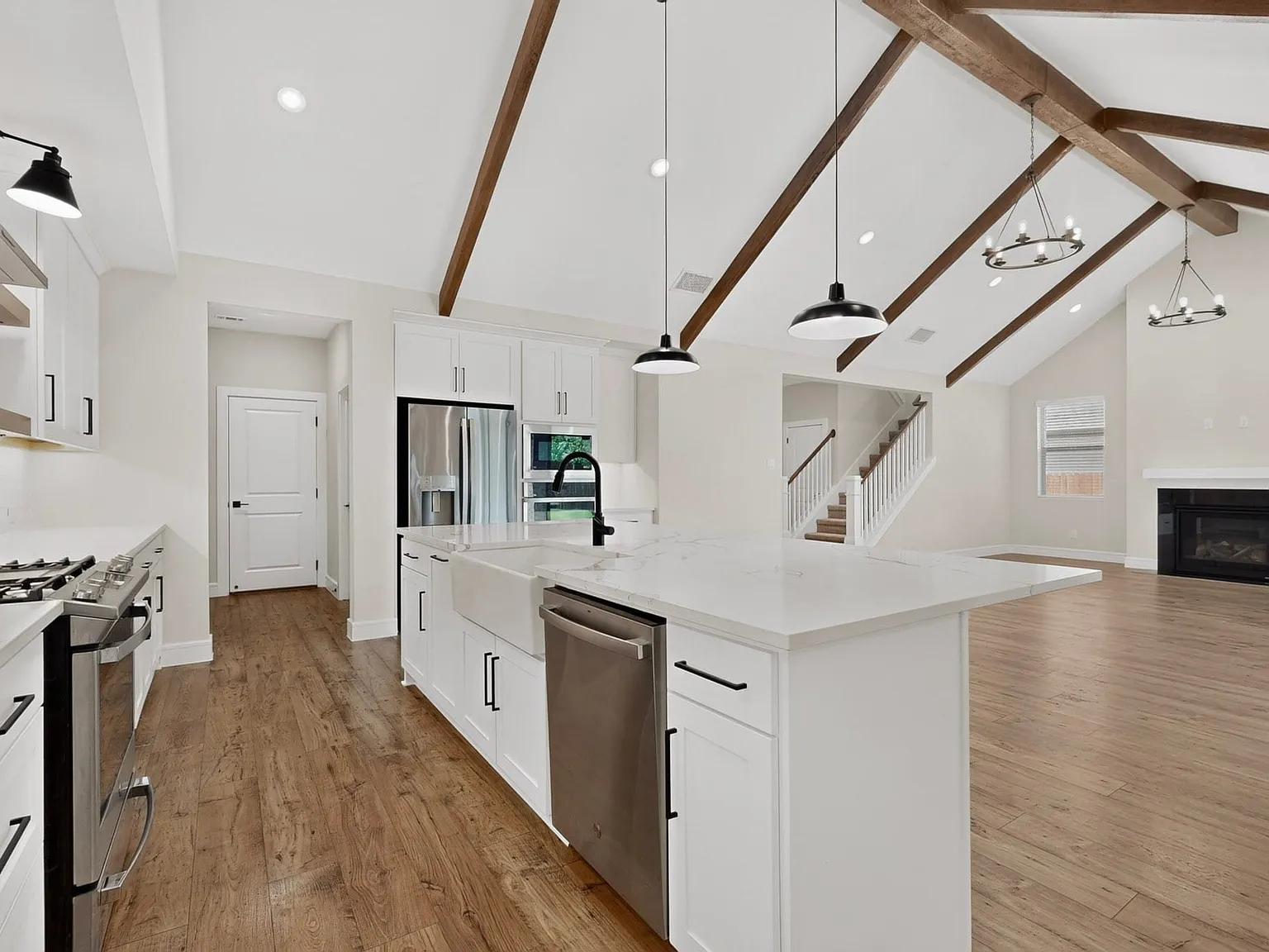 5 bed, 4.5 bath, 3716 sqft, $3,800 — Photo 4