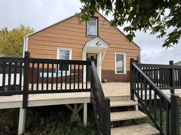 824 W 1st Ave, Hines Creek, AB T0H 2A0
