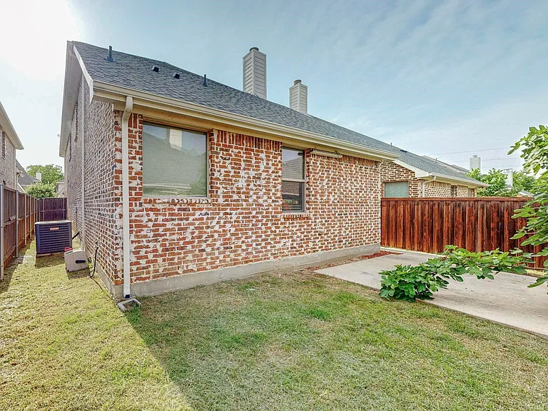 712 Davinci Ct — Photo 32