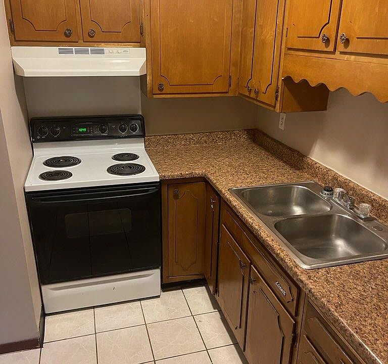 1st image of 1811 W Kingsway Dr APT G1