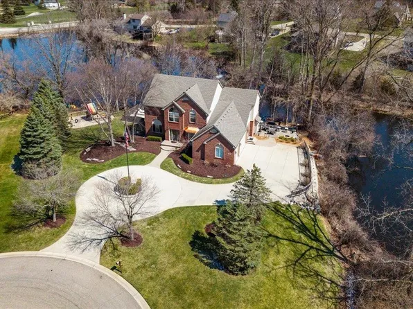 13000 Riviera Ct, South Lyon, MI 48178