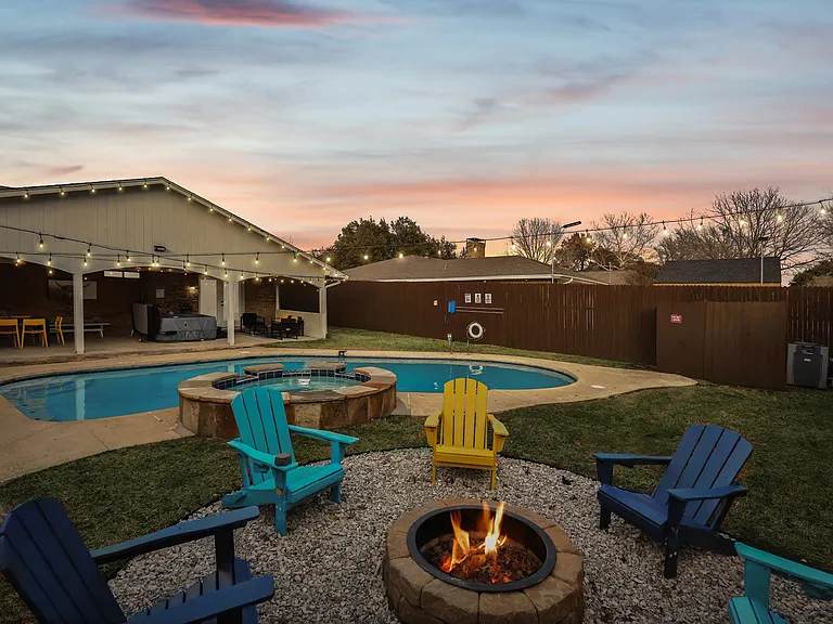 1044 Briarwood Ln — Photo 3