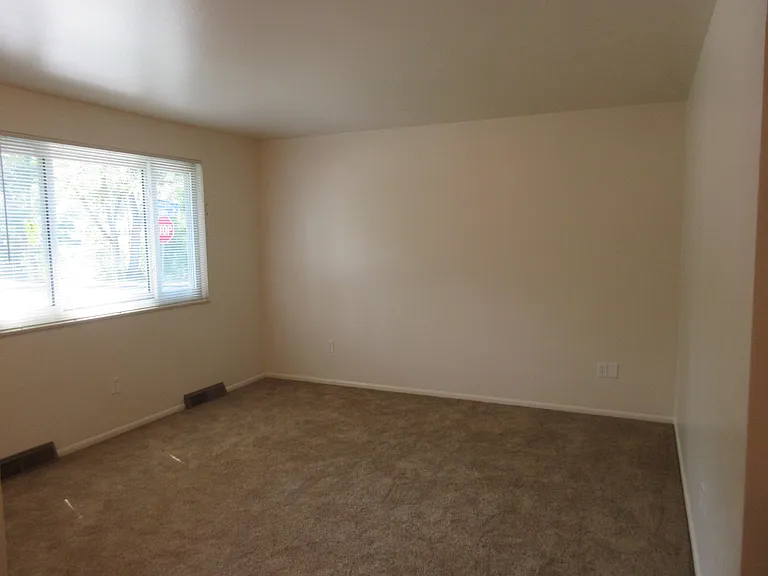 6023 Balsam St — Photo 5