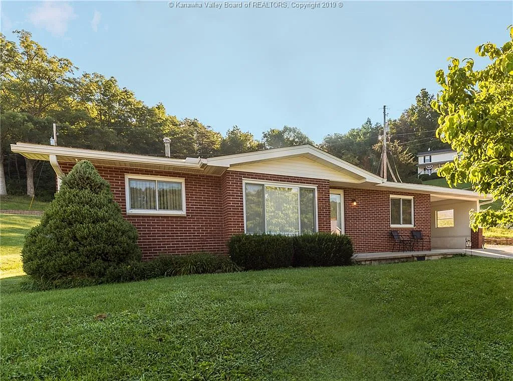 1822 Maple Dr photo 1