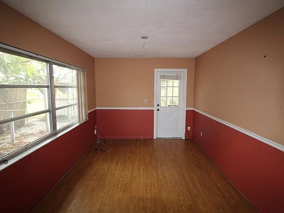 4th image of 6243 Royal Oak Dr #4