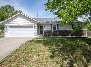 824 Stone Brook Ln, Grain Valley, MO 64029