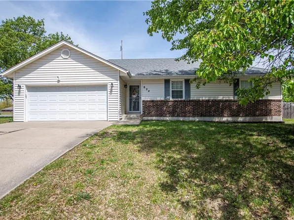 824 Stone Brook Ln, Grain Valley, MO 64029
