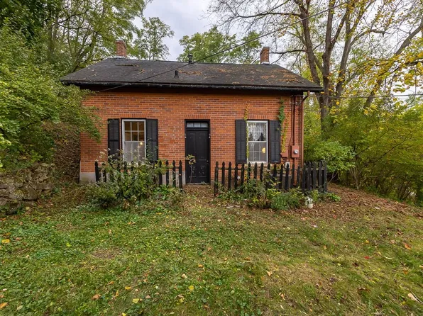 514 3rd St, Galena, IL 61036