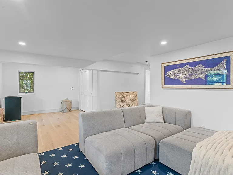 93 Riverside Dr — Photo 35