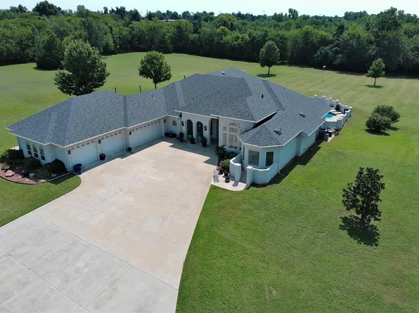 2203 W Georgia Ave, Chickasha, OK 73018