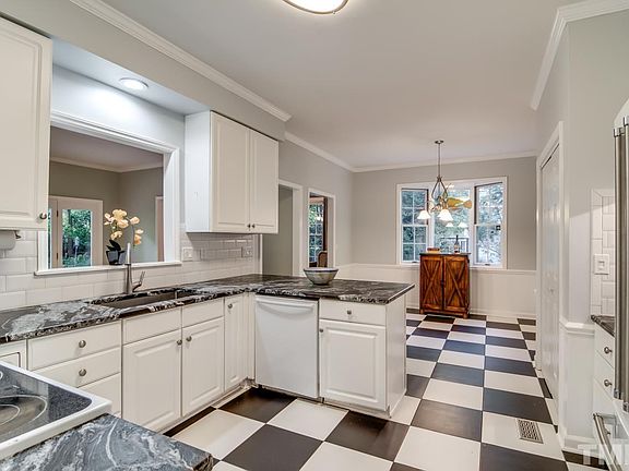 5th image of 4406 Sun Valley Dr