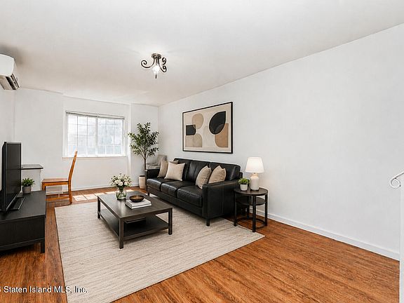 4th image of 473 Clifton Ave