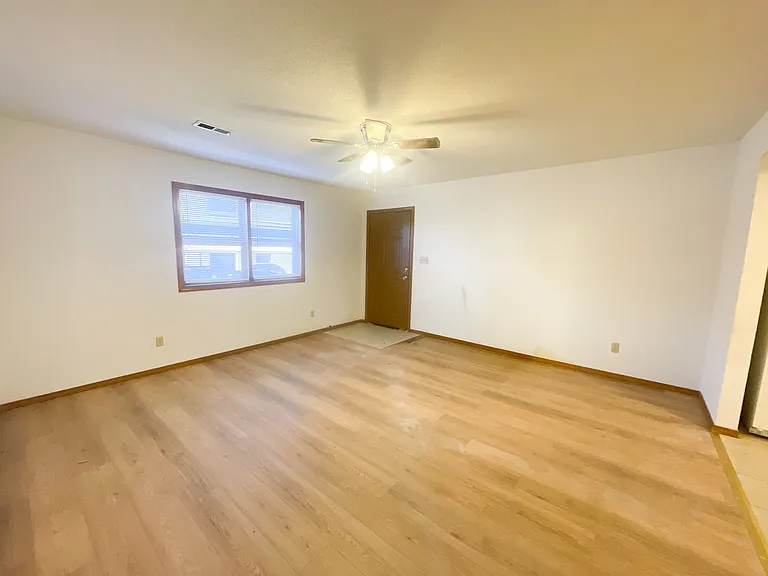 1547 Belair Dr — Photo 8