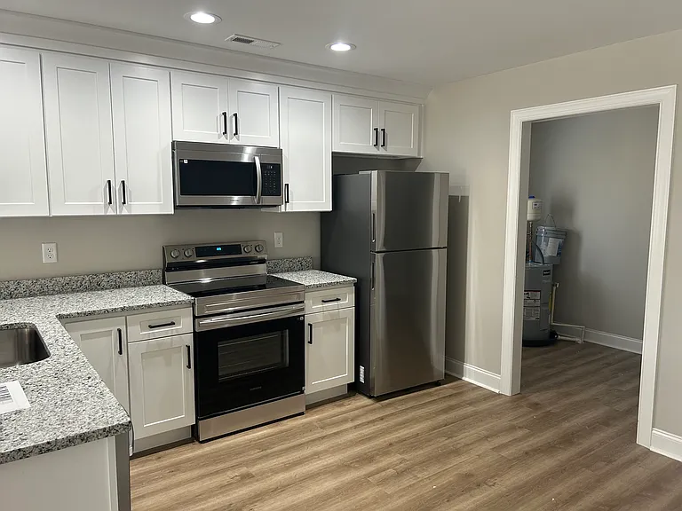 302 Warrenfells St #B — Photo 4