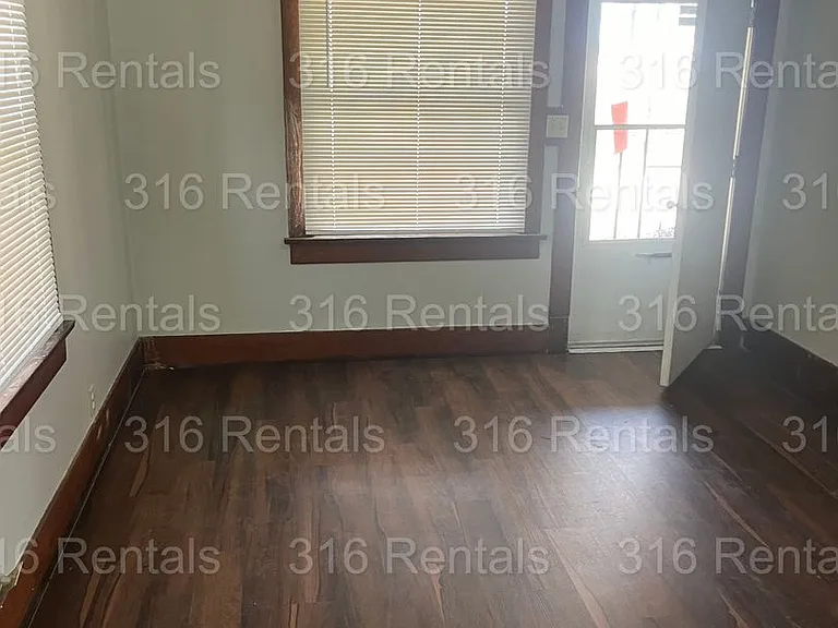 425 SW 3rd St — Photo 5