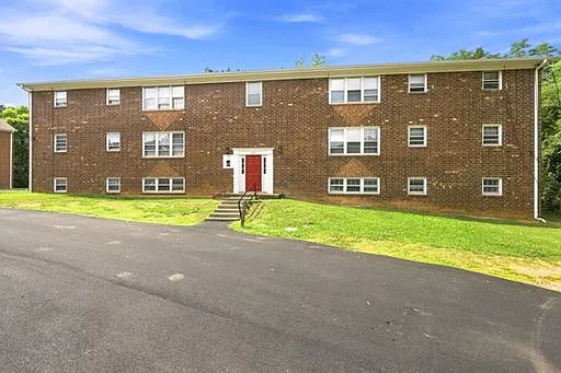 Highland Heights Apartments — Photo 2