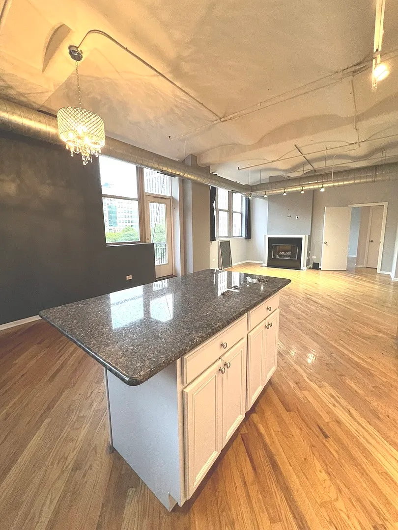 2 bed, 1365 sqft, $3,200 — Photo 3