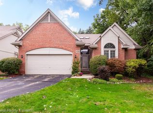 30532 Hazelwood Ct, Farmington, MI 48331