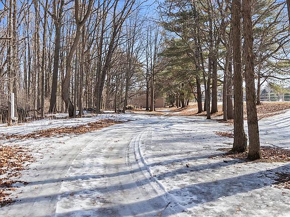 3rd image of 4098 Airport Rd