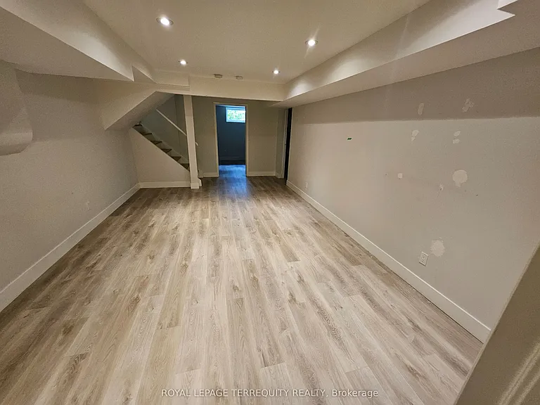 2067 Obeck Cres — Photo 45