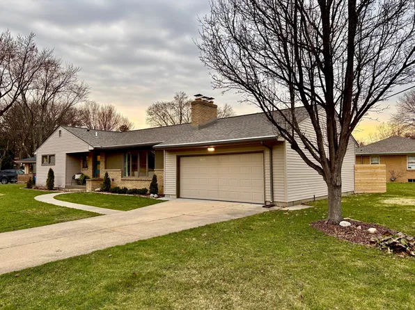 2135 Apple Ave NW, Grand Rapids, MI 49504