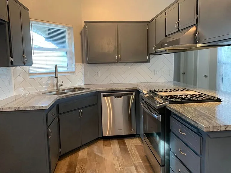 1403 E Sunnyview Ave — Photo 4