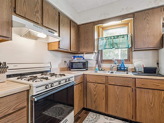 4th image of 411 N Maple St #A/b