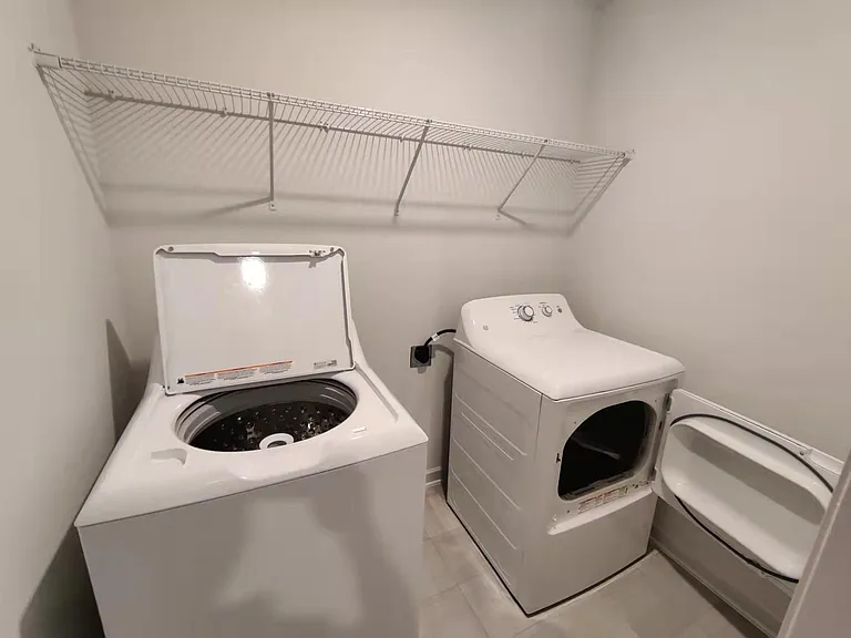 356 N Great White Way — Photo 19