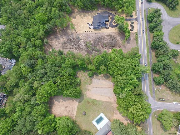 3rd image of 454 Clifton Park Center Rd
