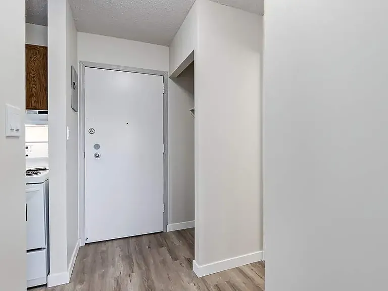 42 Campbell Cres SE #102 — Photo 9