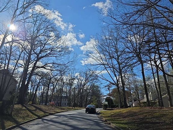 5th image of 979 Lost Creek Cir