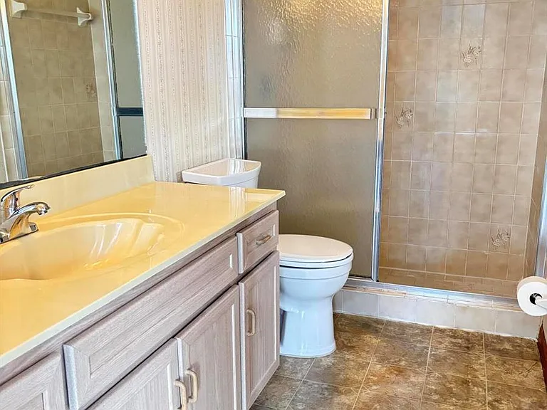 337 NW Tyler Ave — Photo 16