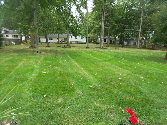5th image of 766 Shadylawn Dr