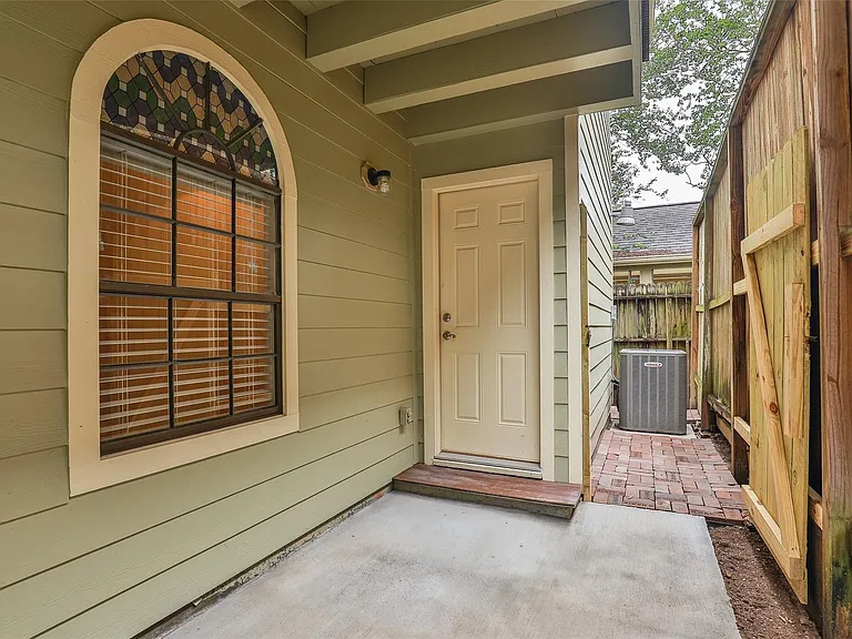 1611 Oakdale St — Photo 37