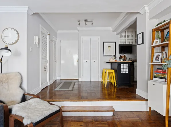 301 East 48th Street image 1 of 5