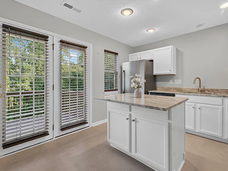 80 Tannenbaum Cir — Photo 12