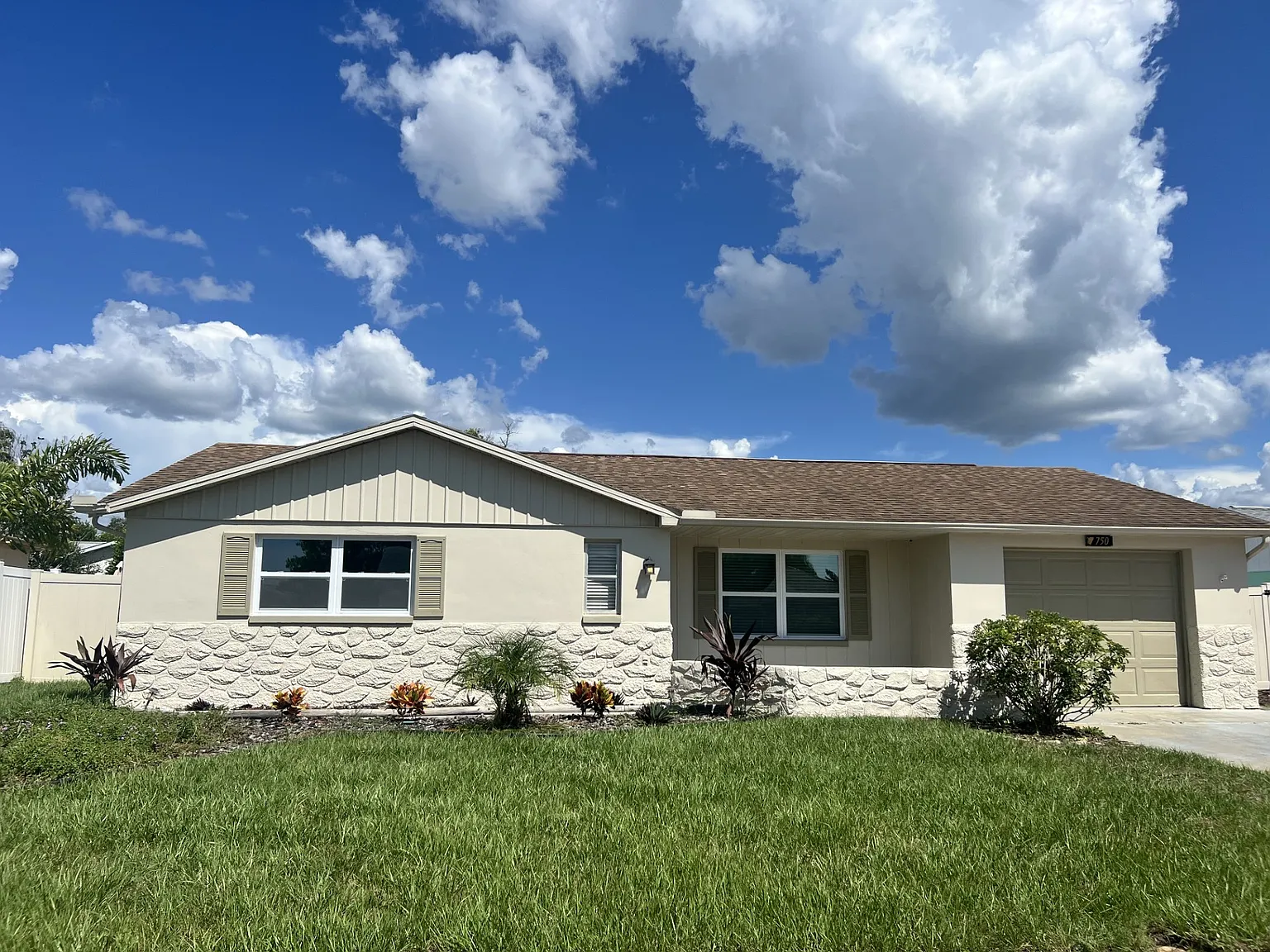 3 bed, 1352 sqft, $1,776 — Photo 2