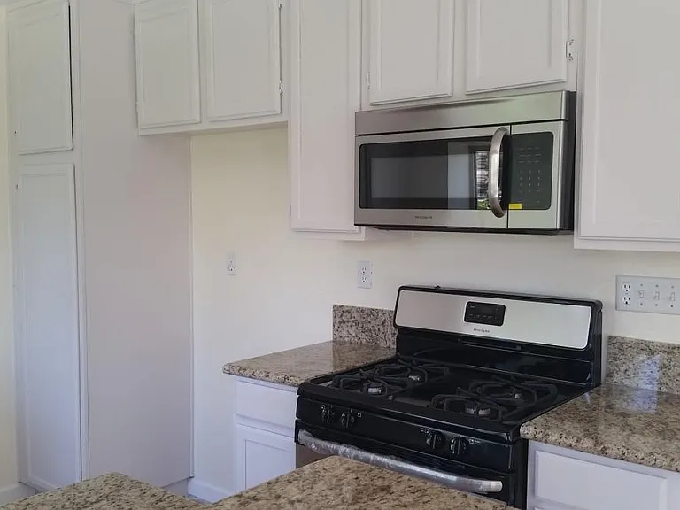 1584 Stoneykirk Dr — Photo 6