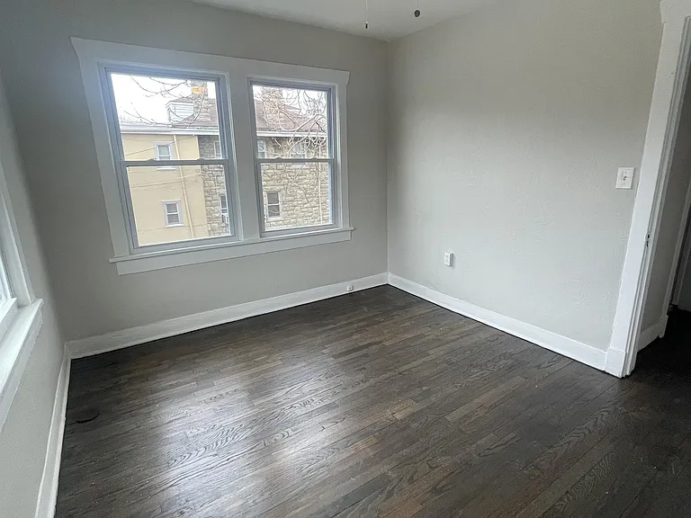 206-208 W 34th St — Photo 7