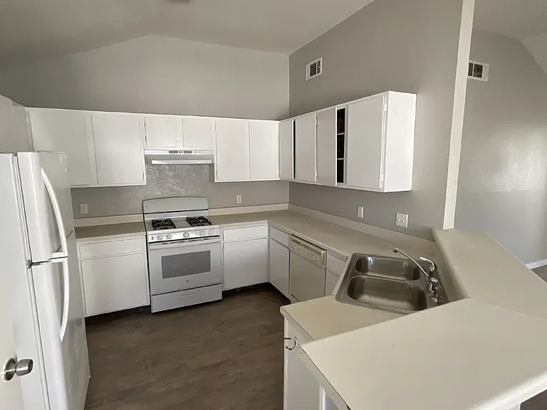 1009 Hyridge St #1009 — Photo 3