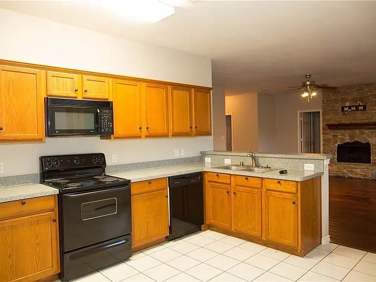 2410 S Forest Hls — Photo 16